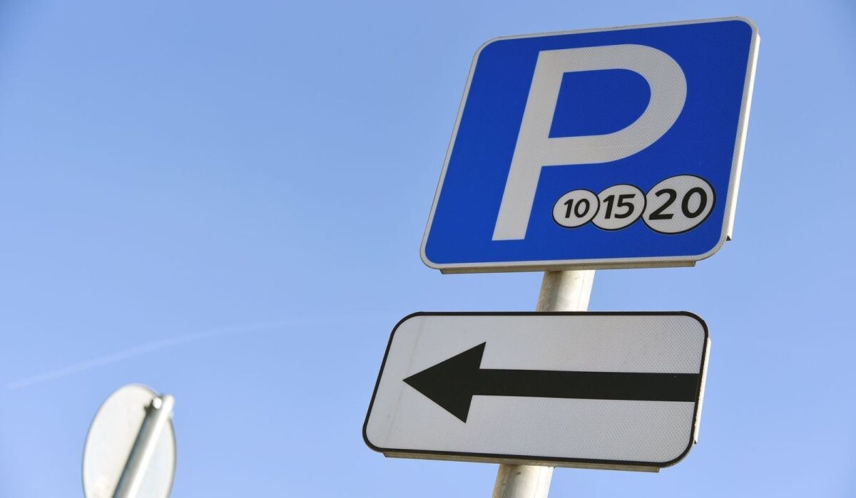     Знак парковки. Источник: mos.ru Автор фото: Пресс-служба Мэра и Правительства Москвы