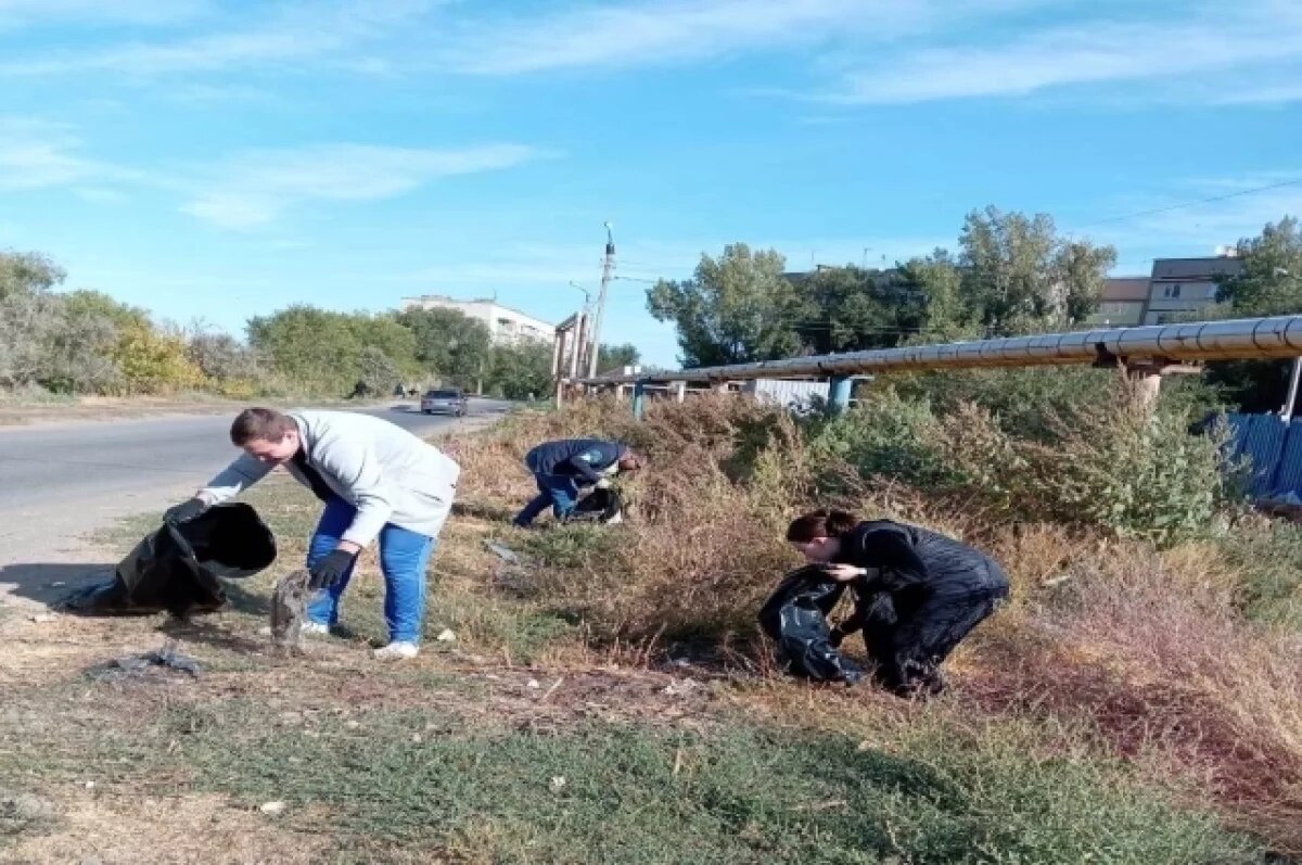    Астраханцы собрали горы мусора на субботниках