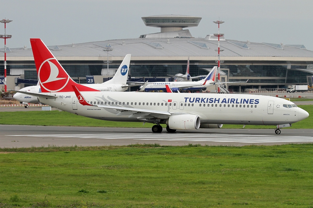 источник https://ru.wikipedia.org/wiki/Turkish_Airlines#/media/Файл:Boeing_737-8F2,_Turkish_Airlines_JP7670975.jpg