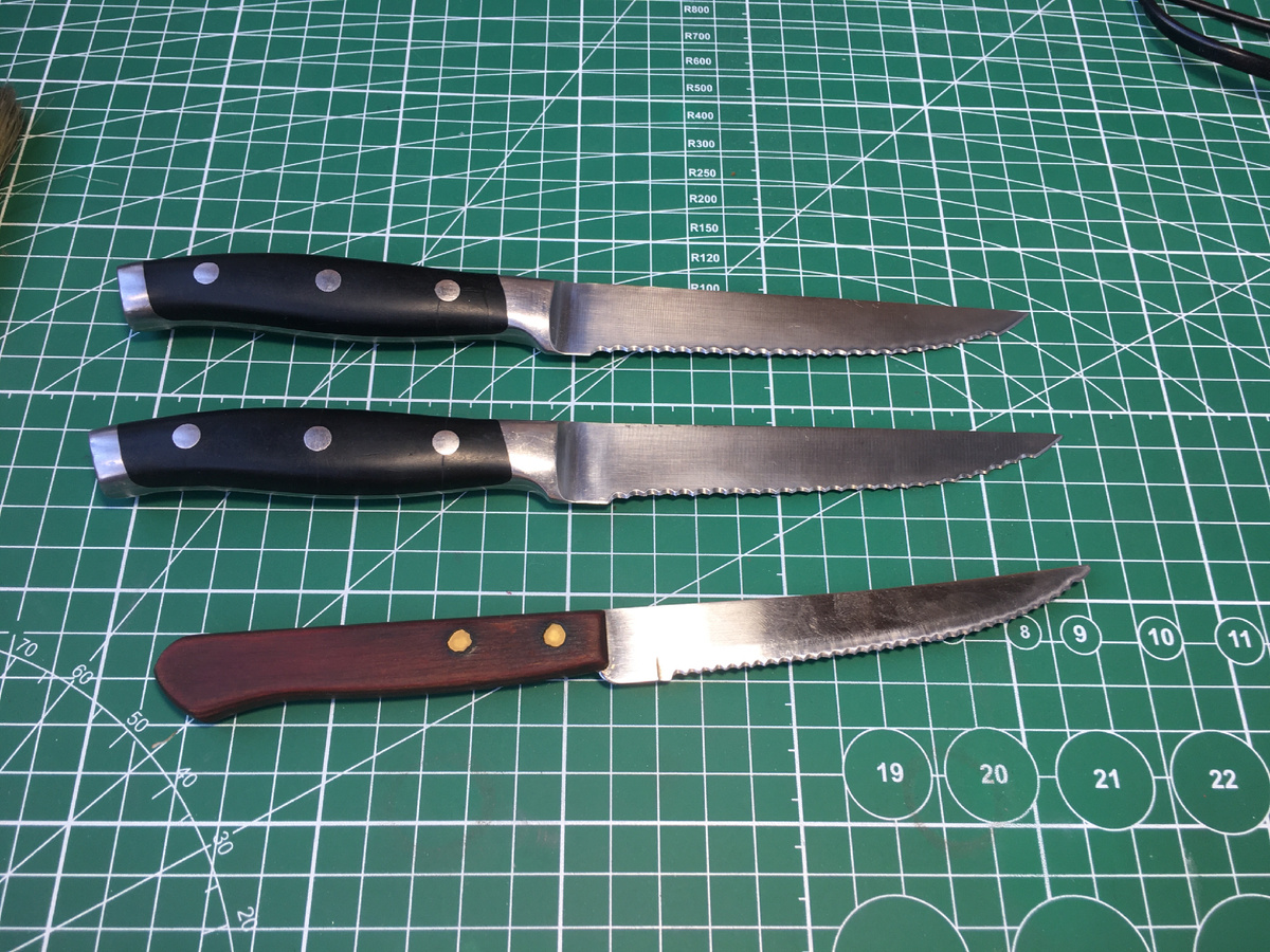 Вот такие ножи для тех кто любит резать на тарелках из стекла или керамики 