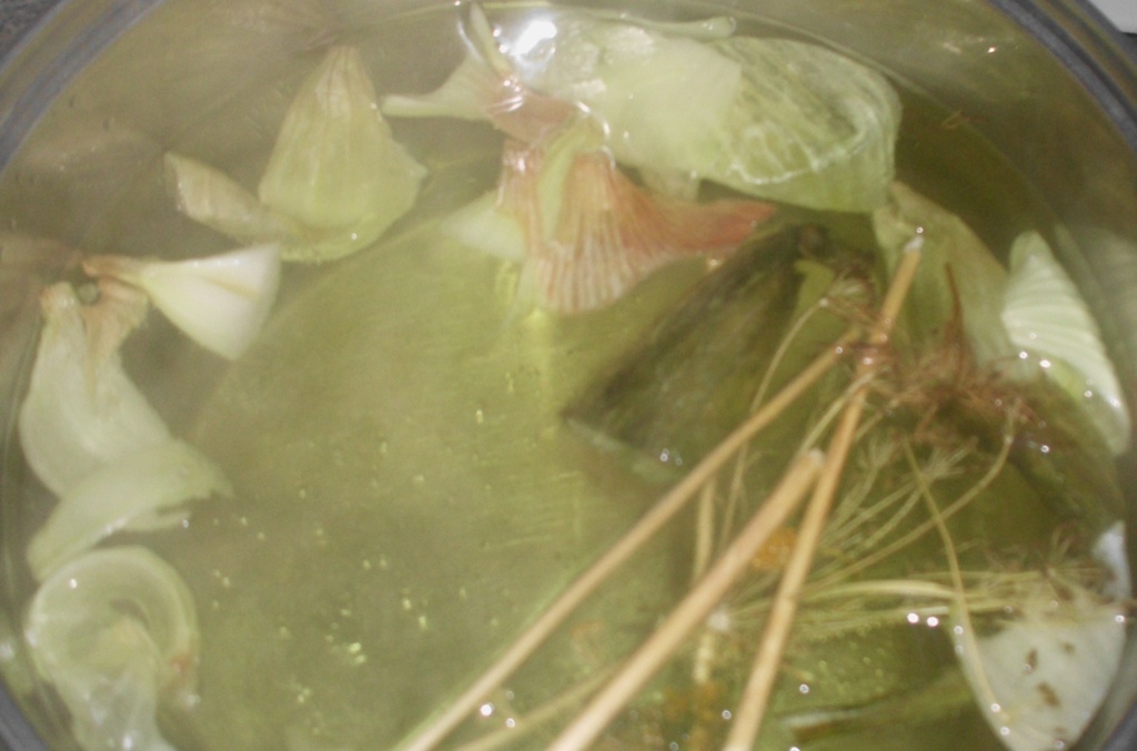 Приготовление бульона для борща с кабачком. Личное фото автора канала Житейская проза.