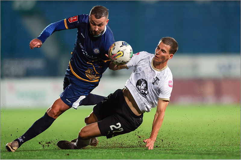 «КАМАЗ» (Набережные Челны) – «Торпедо» - 1:2. В белом торпедовец Александр Орехов.