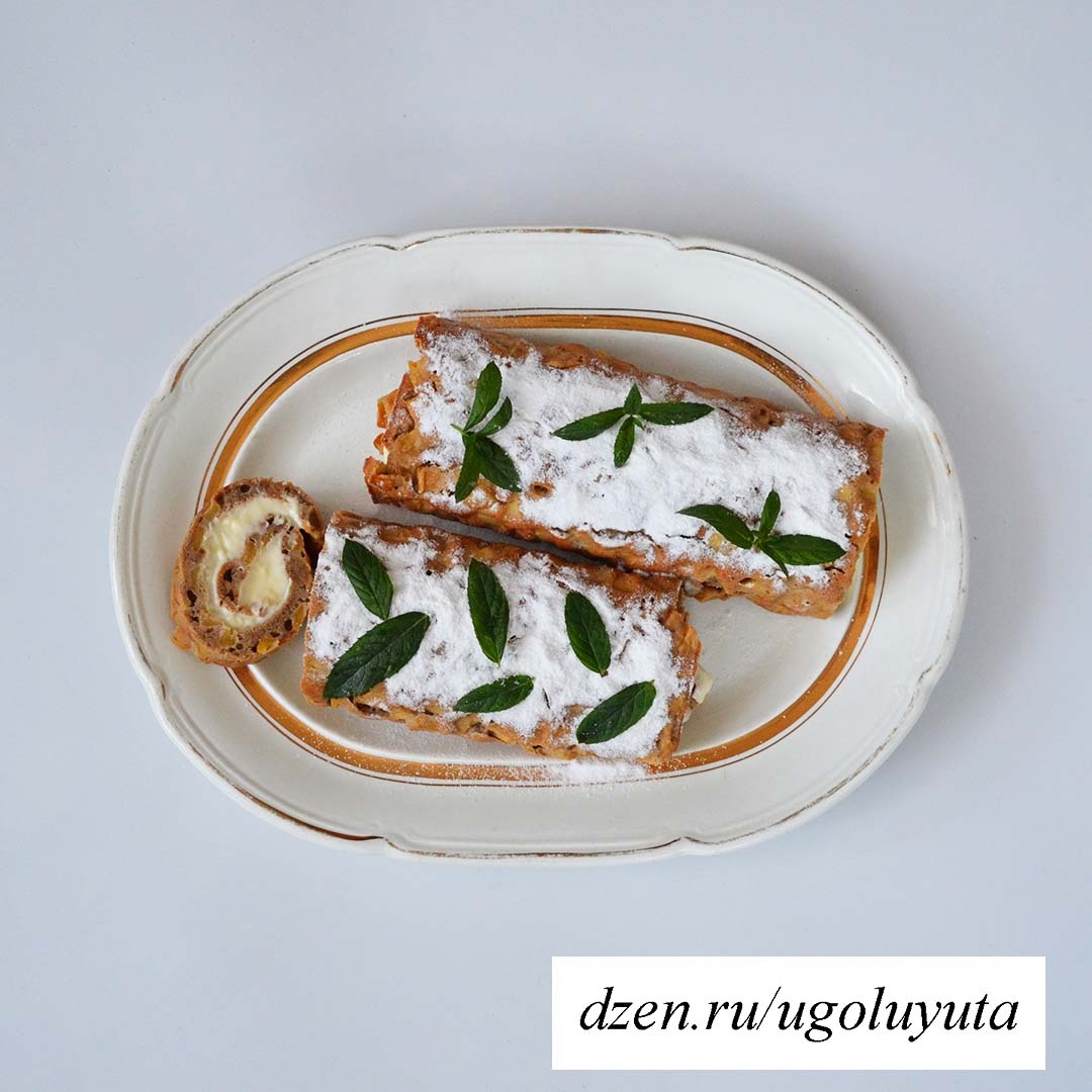 Рулет с яблоками и корицей