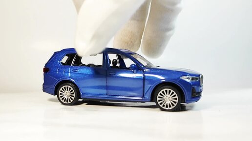 Масштабная модель BMW X7 в масштабе 1:44 из моей коллекции)))