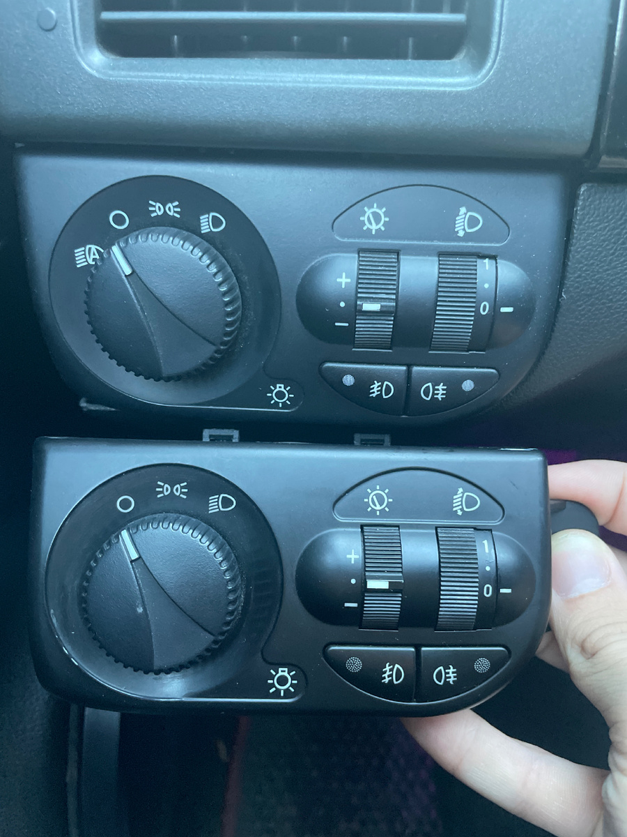 Сверху приора 2 Люкс с автосветом, снизу приора 2 люкс без автосвета. 