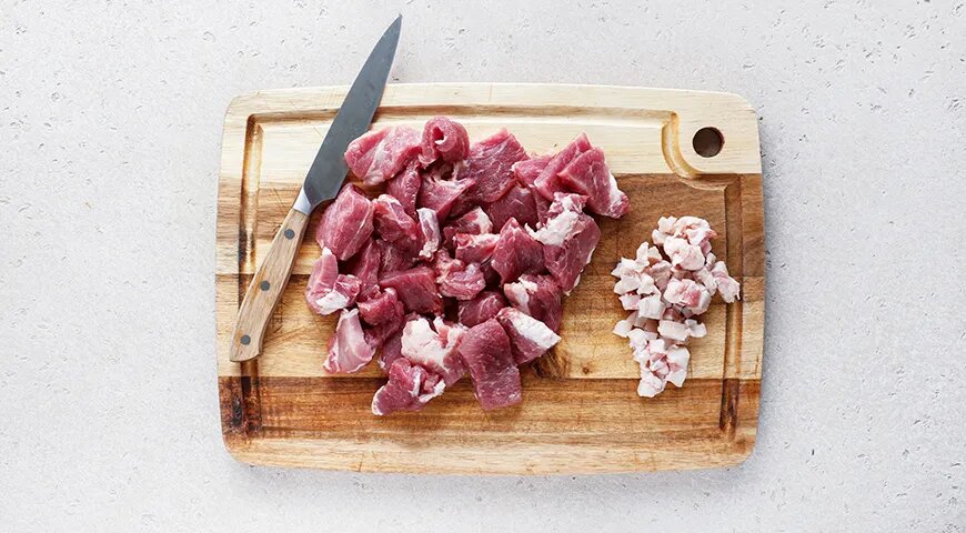   Тушеная картошка с мясом и грибами на сковороде (gastronom.ru)