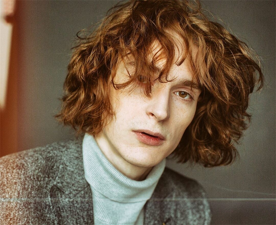 Евгений Шварц с его золотистой гривой вьющихся волос. Фото с просторов интернета. 