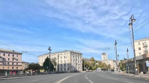 На автомобиле по улицам Екатеринбурга в выходной день в конце сентября