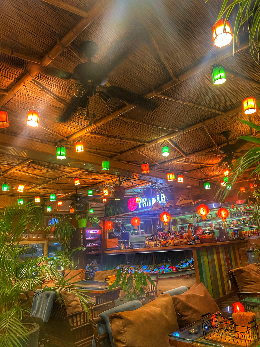 Внутри ресторана Pho bar, ул. Б. Московская, 19/2