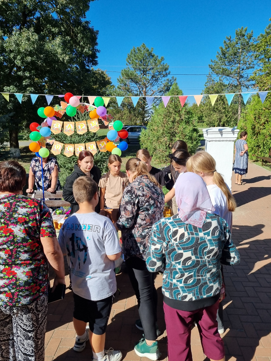Туса у лавки нашего класса