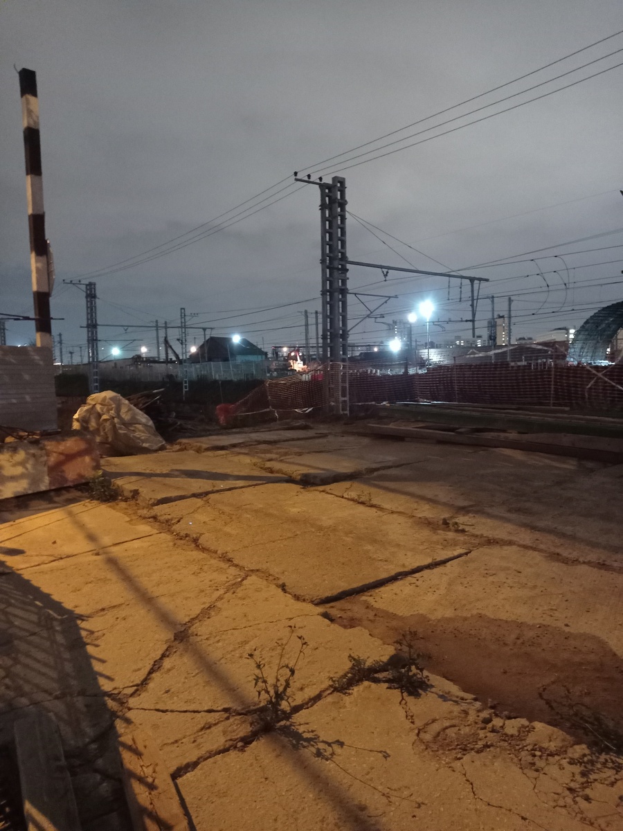 1. Виды поближе, через забор