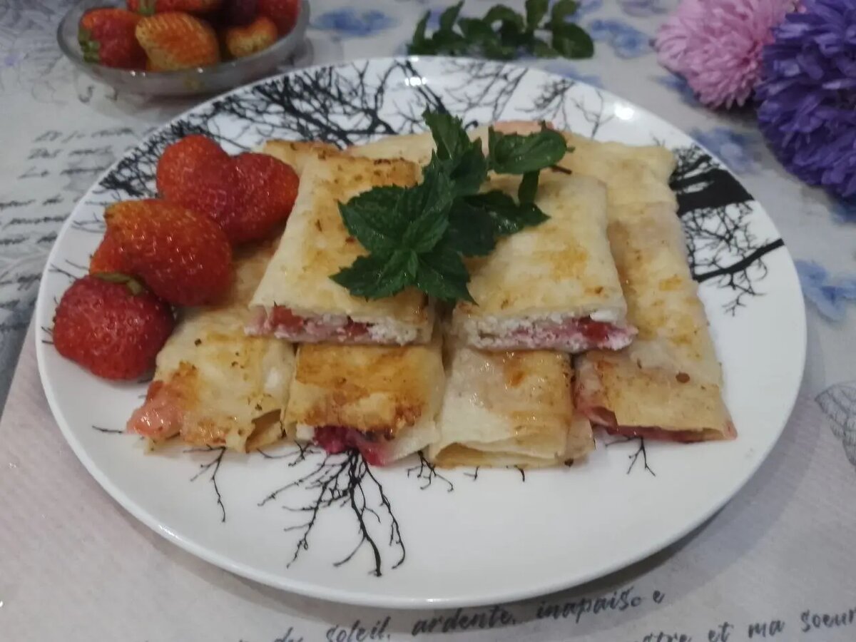 Лаваш с творожной начинкой и ягодами