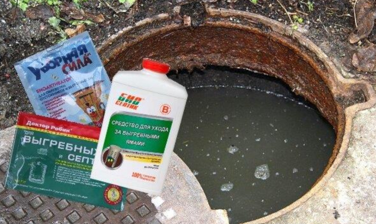 Очистка бетонных колец. Чем убрать выгребную яму. Чистка колодца на даче. Откачка канализации в частном доме. Чем убрать выгребную яму.