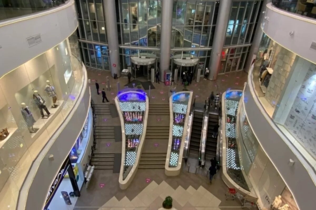    Мужчина запихнул видеокамеру девушке под юбку в ТЦ Новосибирска