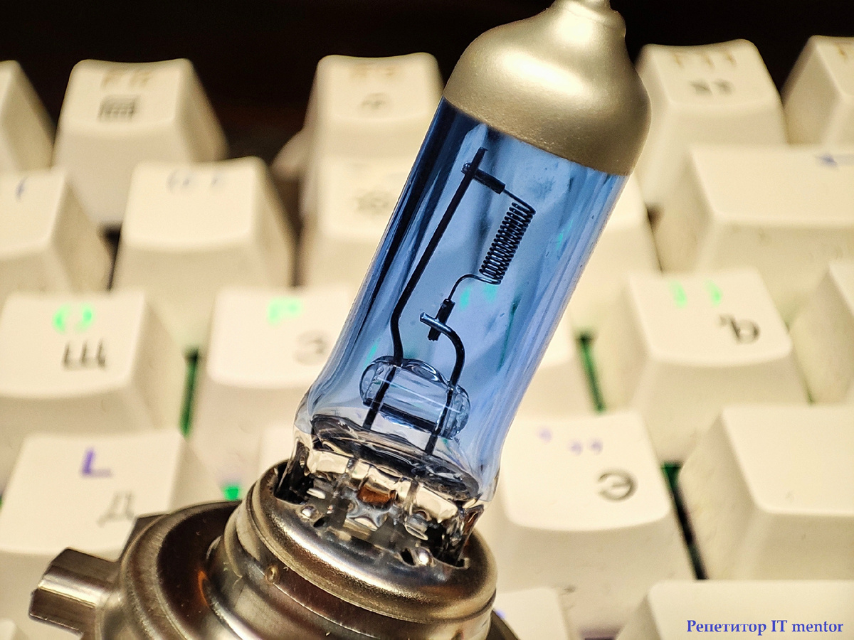 Лампа автомобильная галогенная KOITO H7. Снято на макро-камеру Xiaomi 12X 