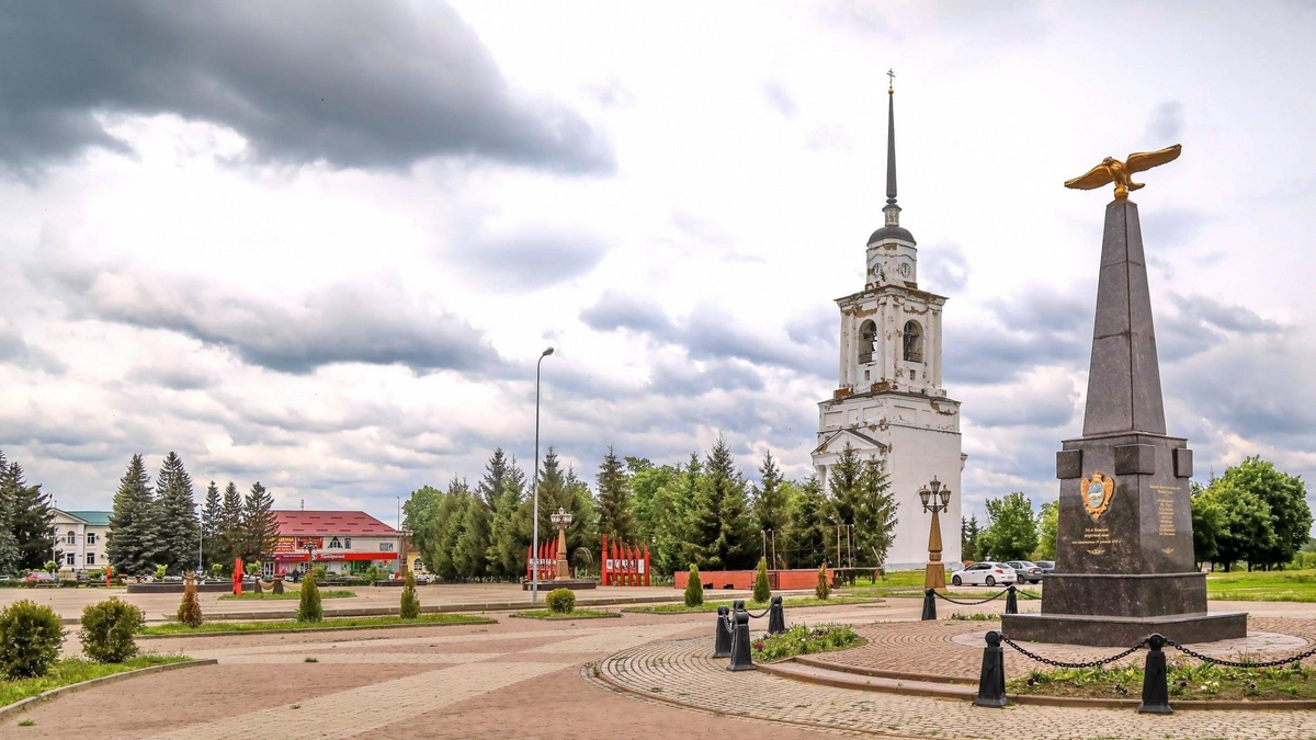 Севск. Холм Славы. Фото с сайта https://www.culture.ru/events/3035480/peshekhodnaya-ekskursiya-ozhivshie-stranicy-istorii-sevska?location=bryanskaya-oblast. Взято с Яндекс.Картинки