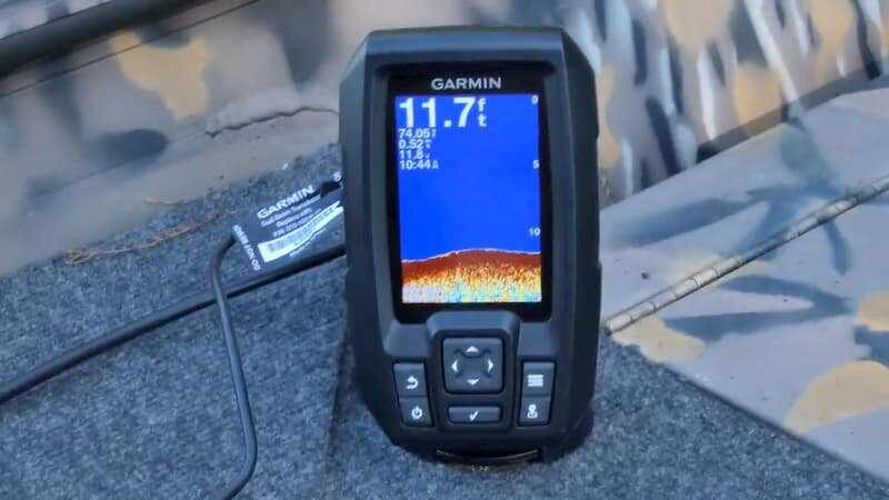 Garmin Striker 4 бюджетный эхолот