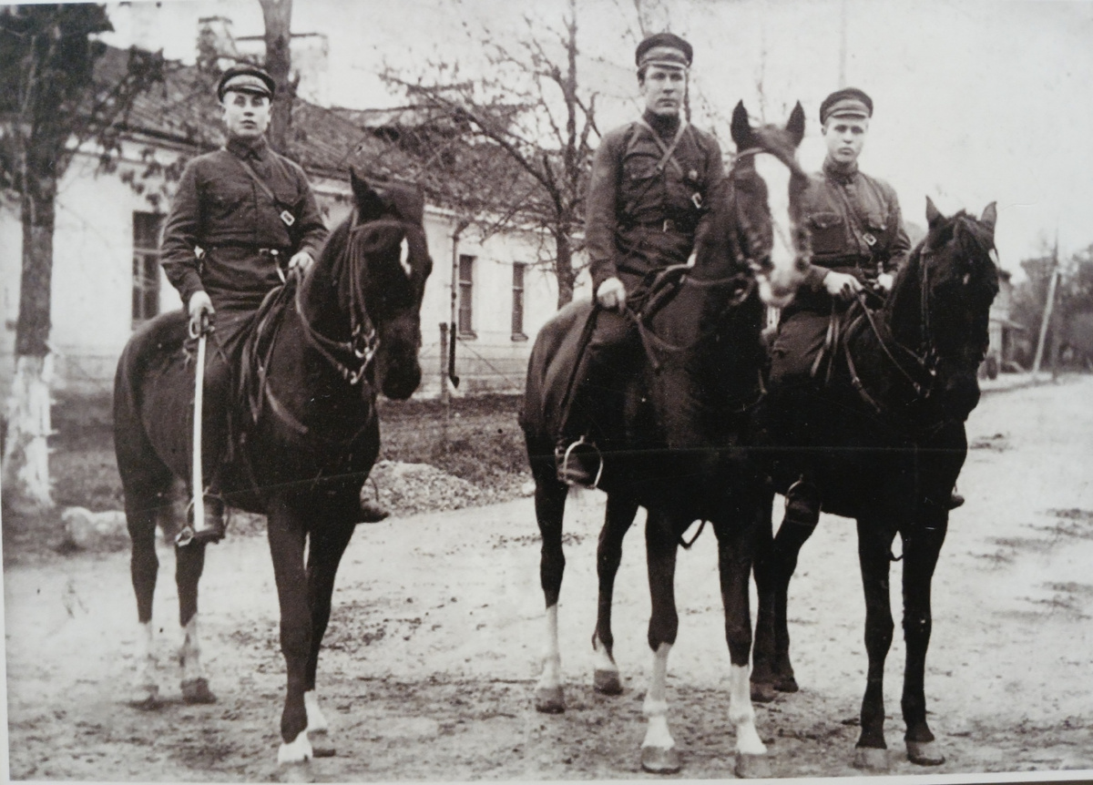 Три квалериста 1920-х. Источник: открытый доступ