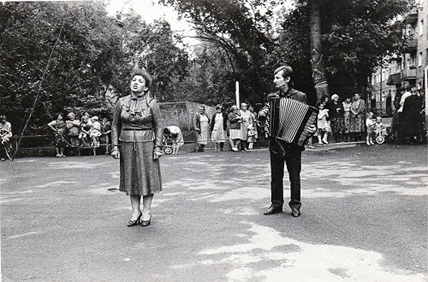 Праздник День России  исполняет  автор песни Хочу воспеть , тебя Россия