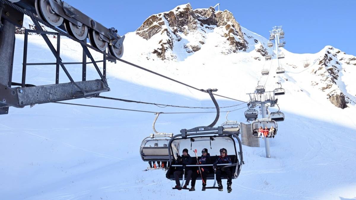    Посетители горнолыжного курорта «Красная поляна» в Сочи на канатной дороге / Фото: Екатерина Лызлова / РИА Новости