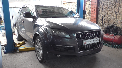 Замена передних тормозных дисков и колодок на АУДИ Q7 2006 AUDI Q7 3,0 дизель