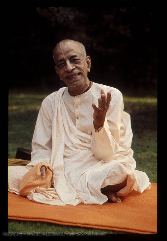 Щрӣла Прабхупа̄да - Основатель-А̄ча̄рйа̄ Международного Общества (для о)Сознания Кp̣шны, великий ученый-санскритолог, авторитетный переводчик санскритских текстов и автор Пояснений к ним.