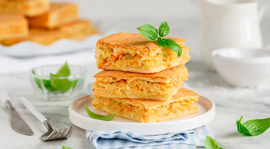   Из бланшированных капустных листьев получается отличная начинка для пирогов (Shutterstock/FOTODOM)