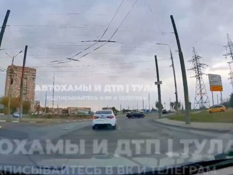     Фото: телеграм-канал "Автохамы и ДТП Тула"