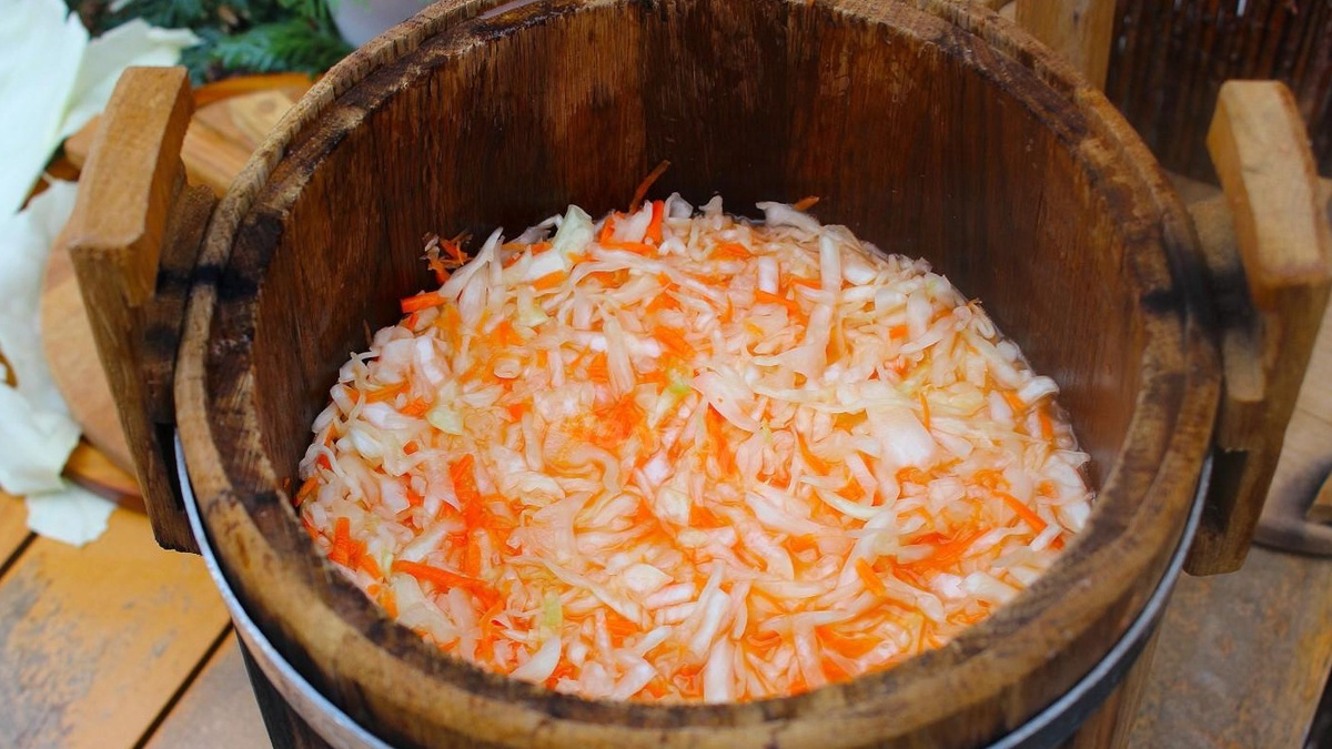 Настоящая квашеная капуста - гордость любого огородника и украшение зимнего стола.