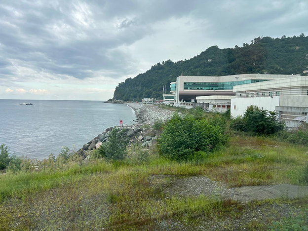 КПП в Сарпе и вид на Грузию из Турции