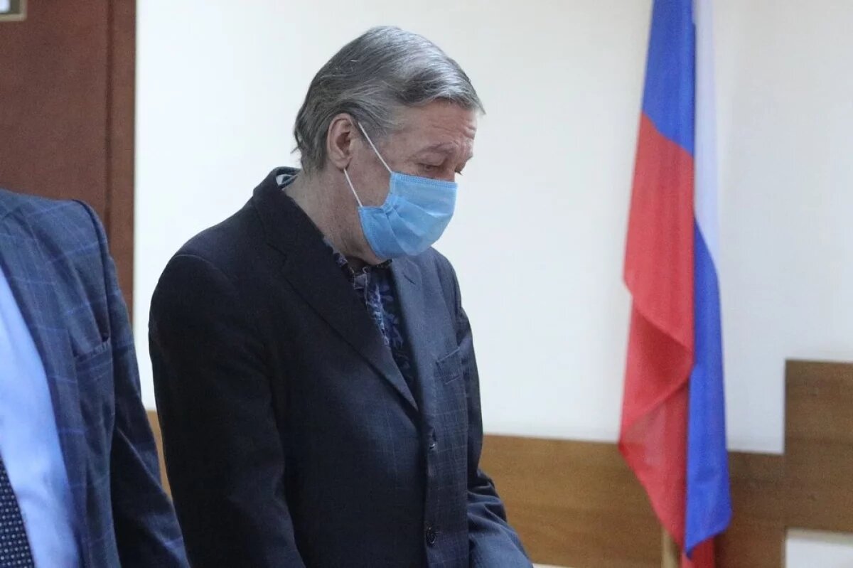    Адвокат Ефремова опроверг, что актер просился танкистом на СВО