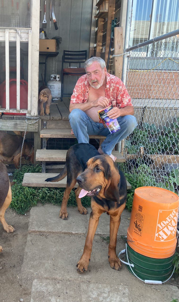 Крис и его собаки. В домашней обстановке.