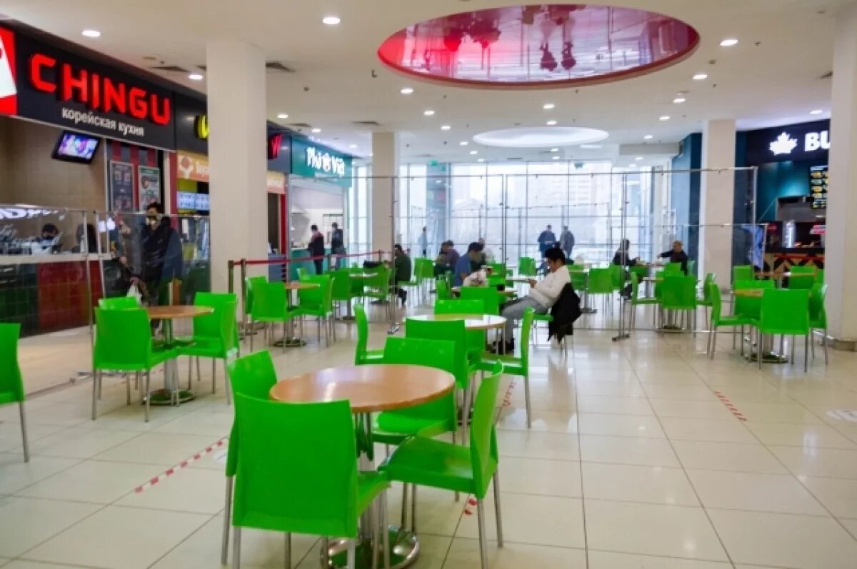    Подросток выстрелил в школьницу на фуд-корте в петербургском ТЦ