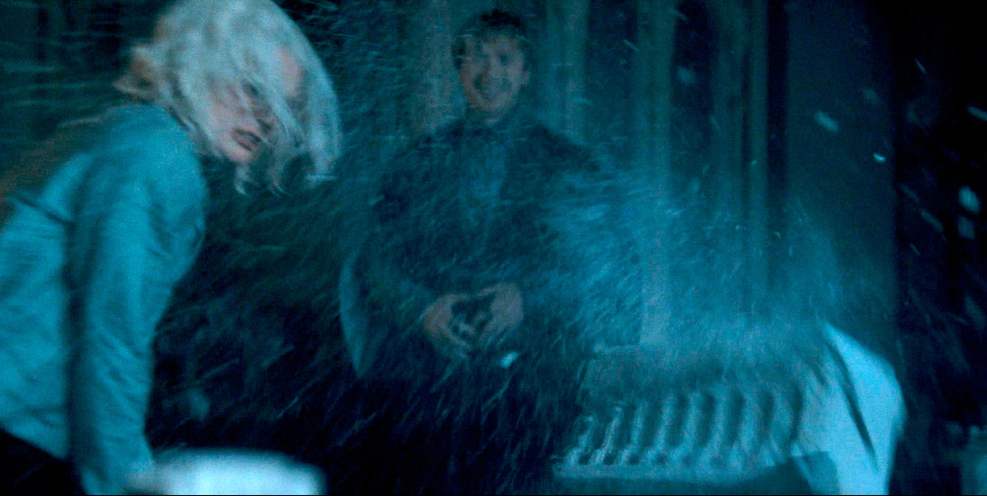 Тело на втором плане лыбицца, штоле? XD