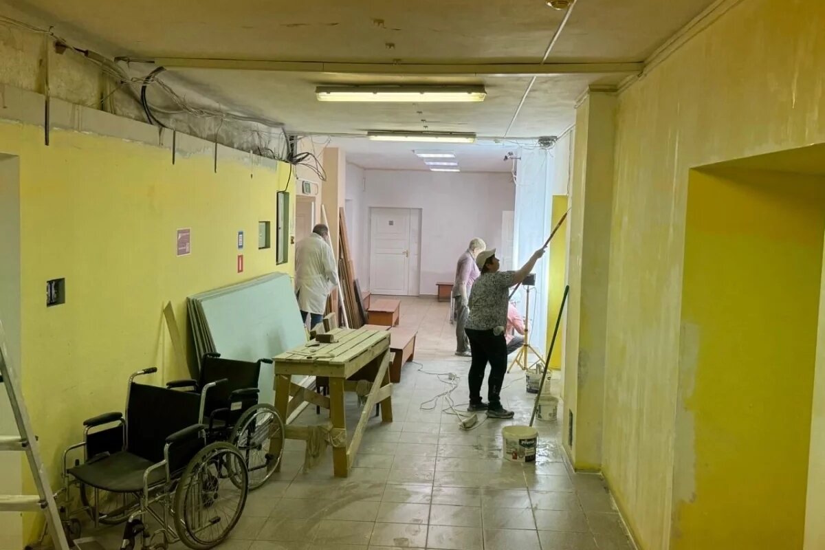    Приемное отделение в великолукской больнице продолжают ремонтировать