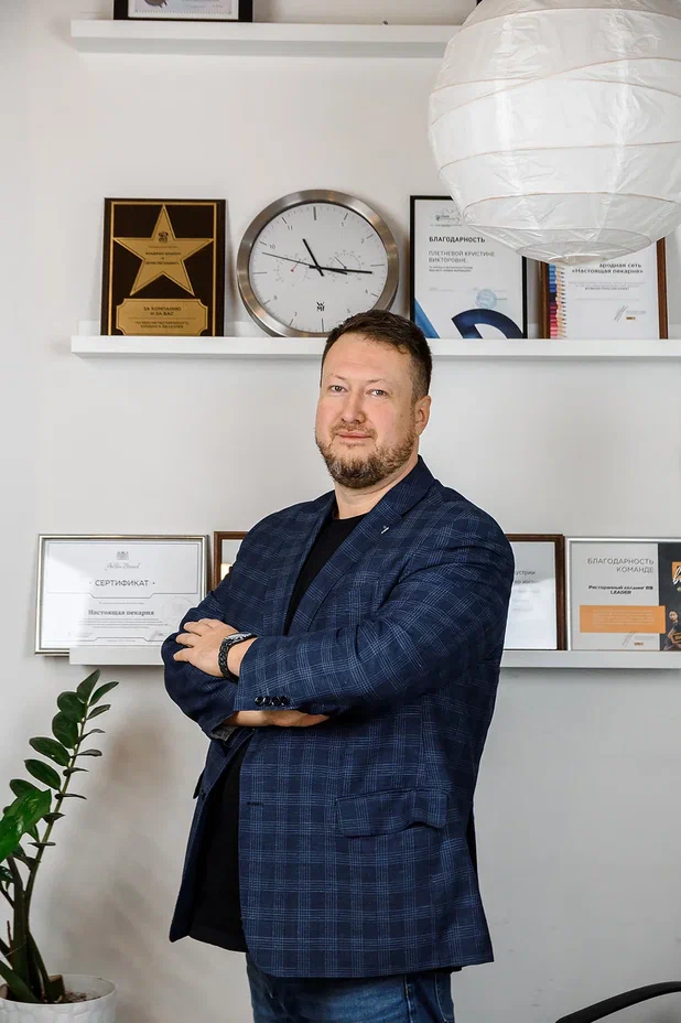 Владимир Макаров - совладелец международной сети пекарен у дома НАСТОЯЩАЯ ПЕКАРНЯ