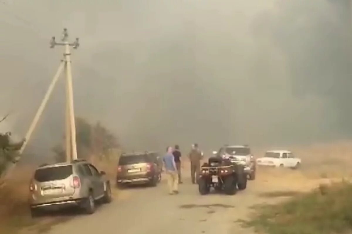    Поселок под Волгоградом утонул в дыму из-за пылающей в округе травы
