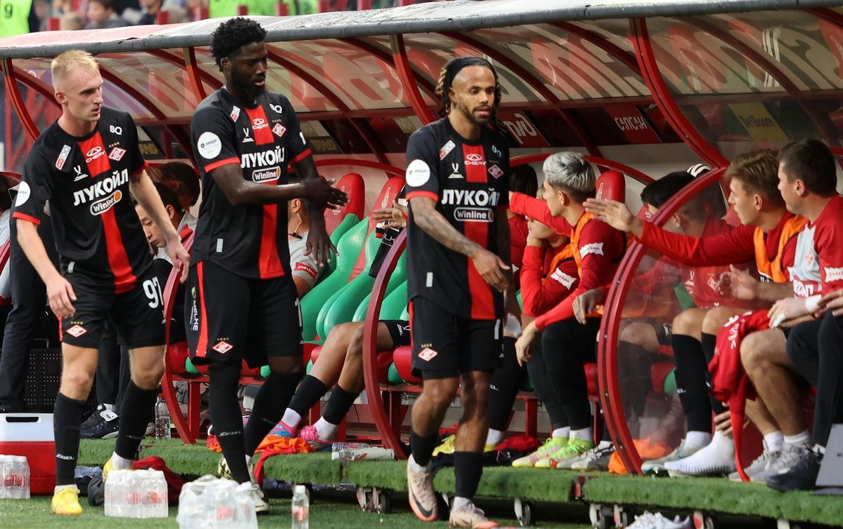 Те, кого нужно было заменить ещё в первом тайме....