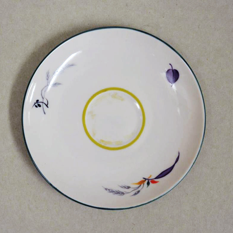 Блюдце из сервиза «Багрянец осени». 1984 год, ЛФЗ. Автор формы Нина Павловна Славина, автор росписи Нина Михайловна Павлова