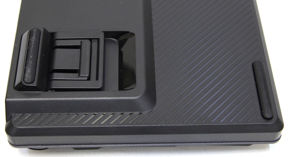Ножки для ASUS ROG стандартные, мне кажется компания их ставит на все клавиатуры серии ROG