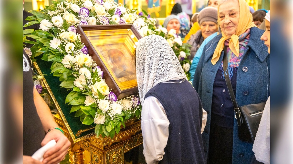    ﻿В рамках Всероссийского молебна о Победе Троицкий кафедральный собор в Сургуте посетили 20 тысяч горожан