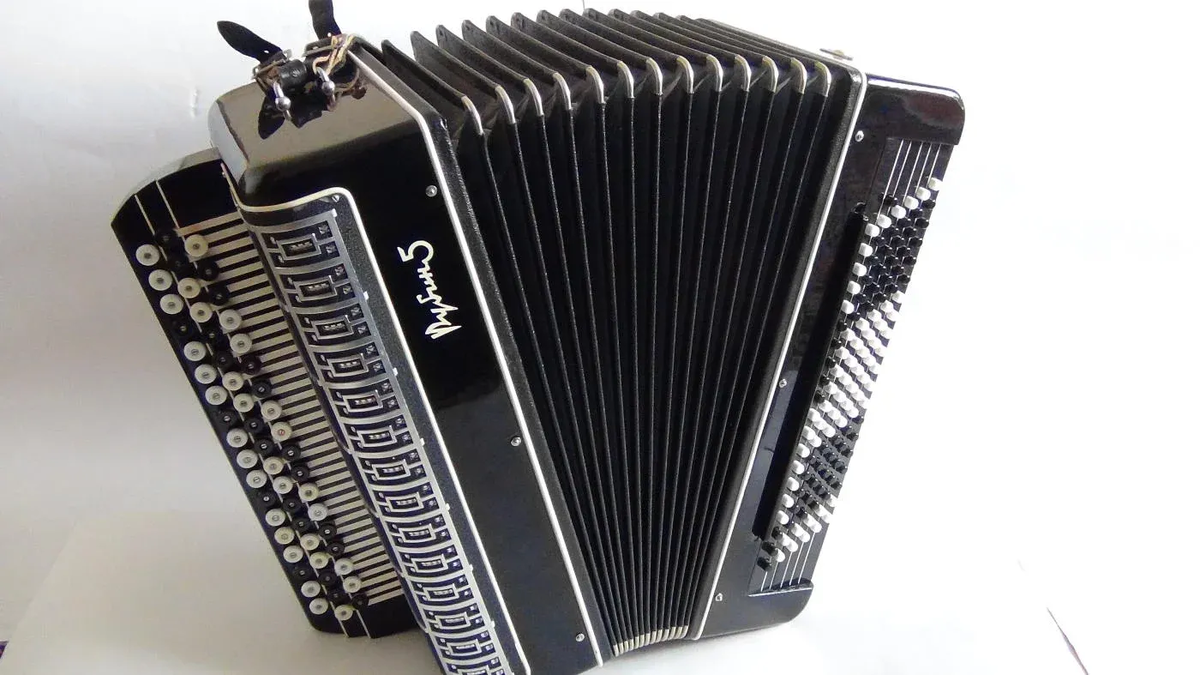 Рис 1. Баян "Рубин-5"