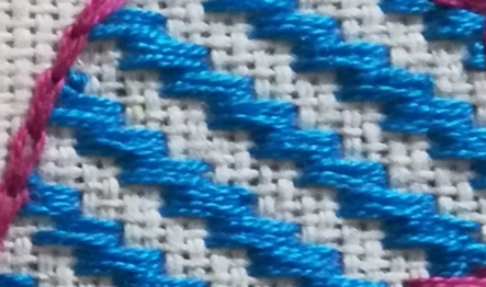 Простая бранка белокос, зашивающая 4 нити.