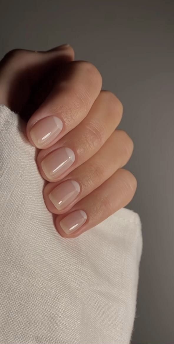 Укрепление ногтей с прорисовкой лунки 