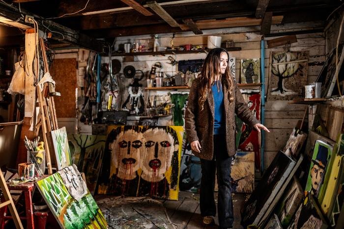 Кадр из сериала "Извне", 2024. Источник: imdb.com