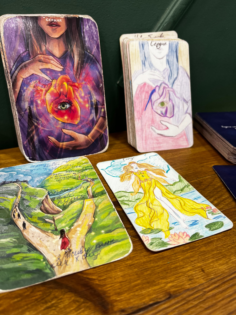 Идете своими интересами и потребностями так как Вам удобно. Руководствуетесь интуицией. Все даже лучше, чем Вы предполагаете!)