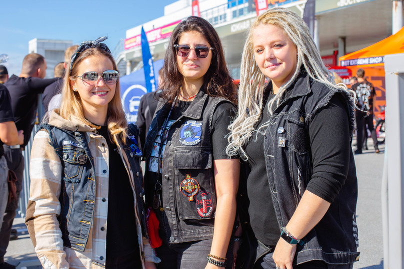     Синие ведьмы тоже приехали на мото событие / Ольга Григорьева