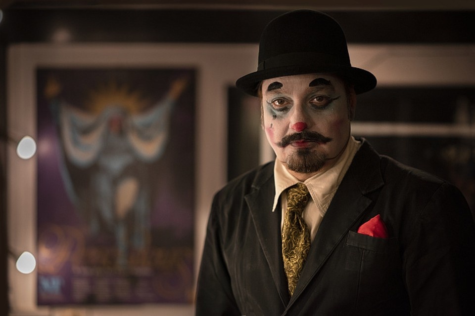    Винай Патхак в образе шута. Фото: pacificfest.ru.