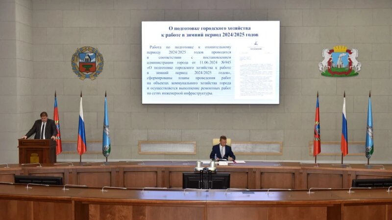     Вячеслав Франк провел расширенное аппаратное совещание. t.me/barnaul_org