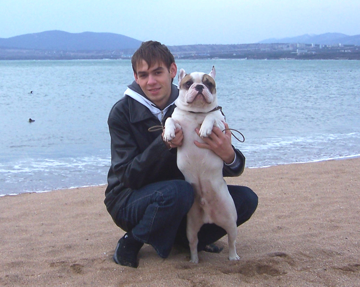 Это мы с Мухтаром уже в Геленджике.